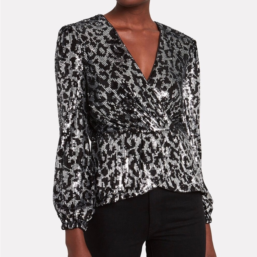 Saylor Indya Sequin Long Sleeve V Neck Top in Black Silver Leopard Print - Picture 2 of 8
